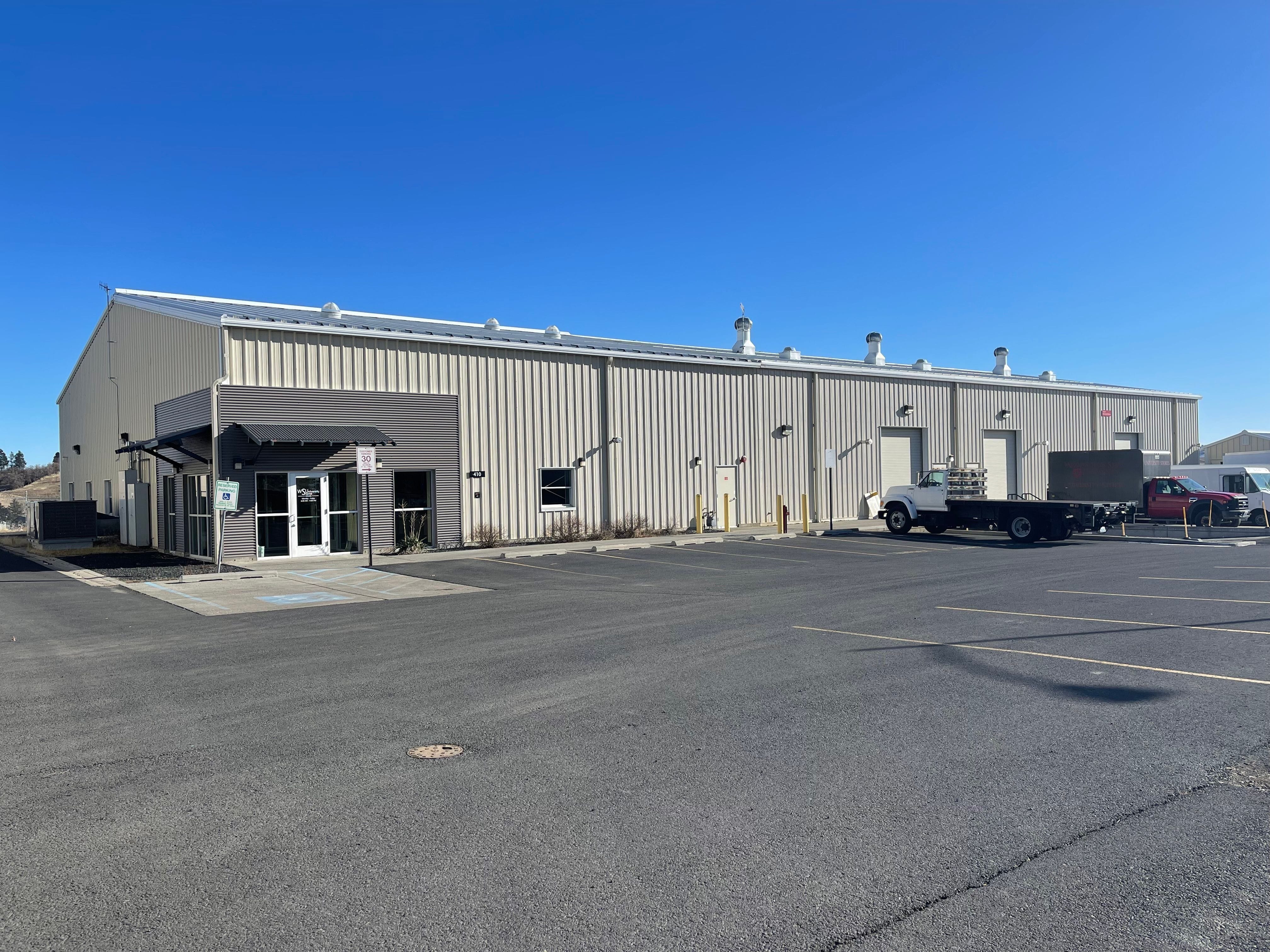 Steel Building in Pullman Wa. utilizing energy saving insulation and metal interior liner panels.