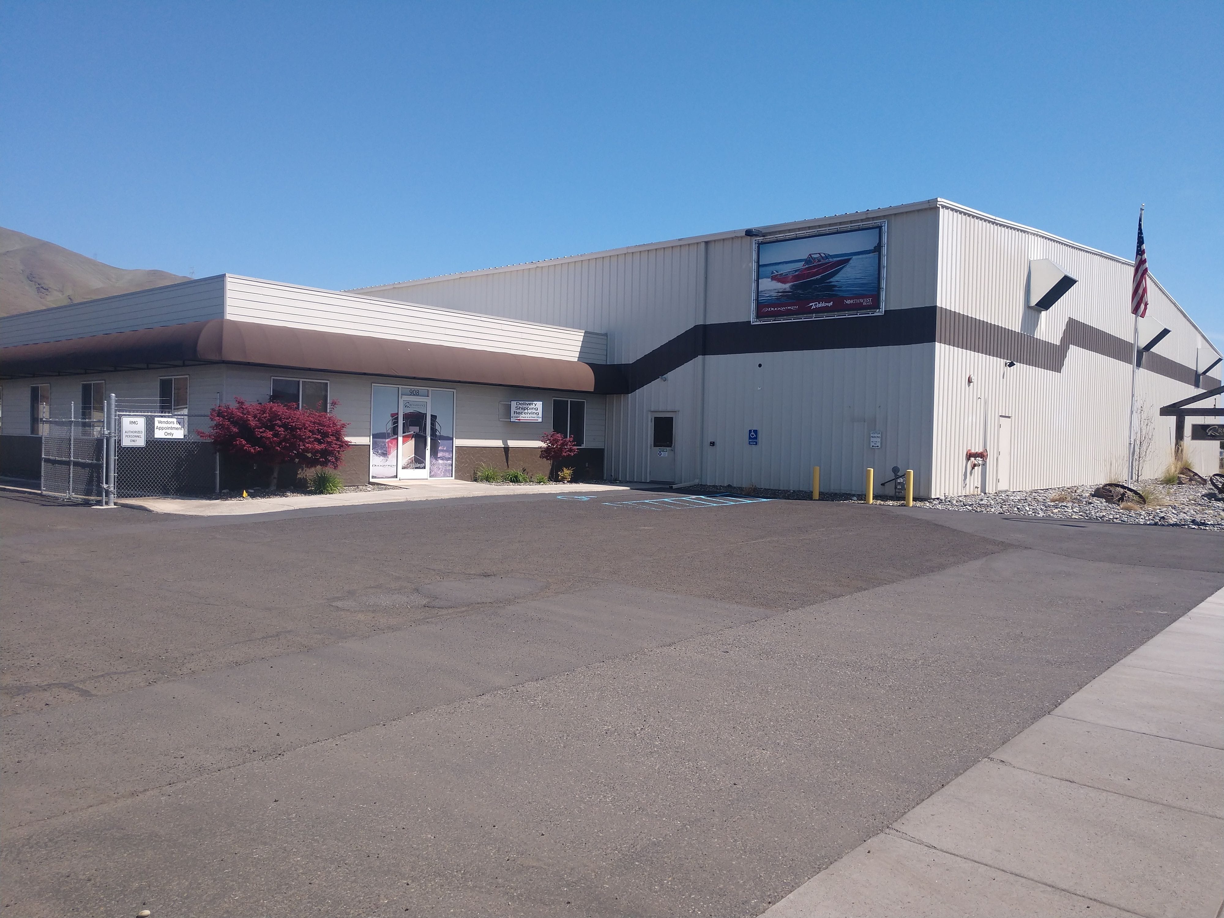 Steel building for a manufacturing facility with offices and warehouse space in Clarkston WA.